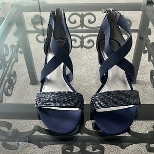 Adrianna Papell Teagan beaded block heel navy size 7.5